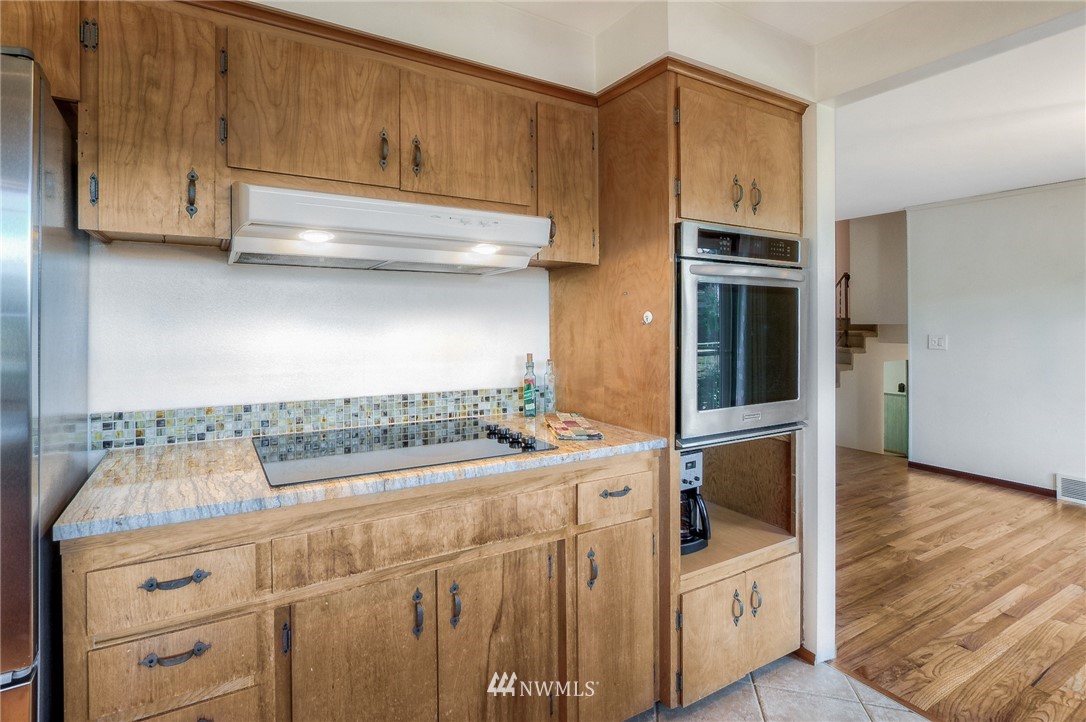17901 Riviera Place Southwest Normandy Park, WA 98166 - Photo 8 of 24 Gallery Image 8