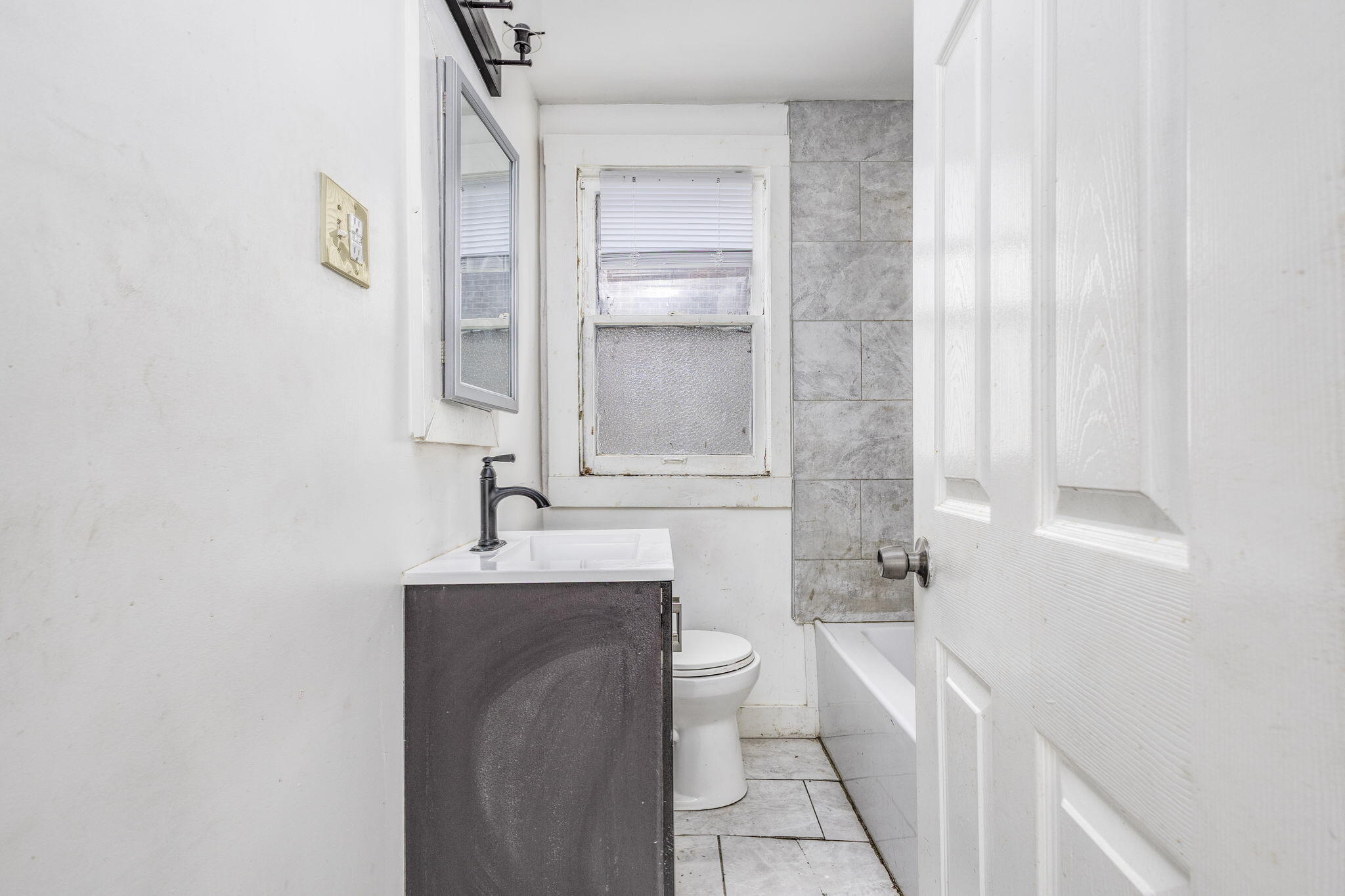 17328 Indiana Street, Unit 2 Detroit, MI 48221 - Photo 14 of 21 14-web-or-mls-Indiana_17328 - Bath v1 -