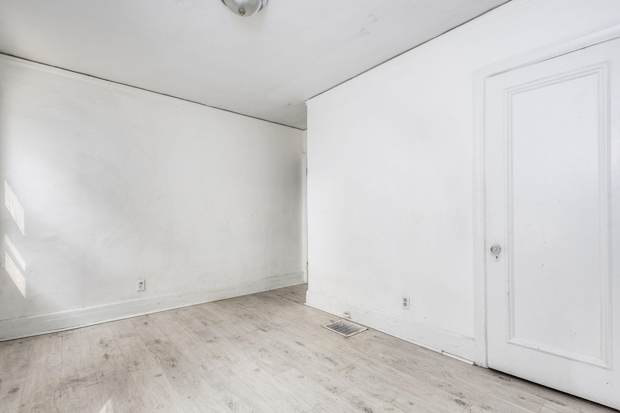 17328 Indiana Street, Unit 2 Detroit, MI 48221 - Photo 19 of 21 19-web-or-mls-Indiana_17328 - Bed Two v2