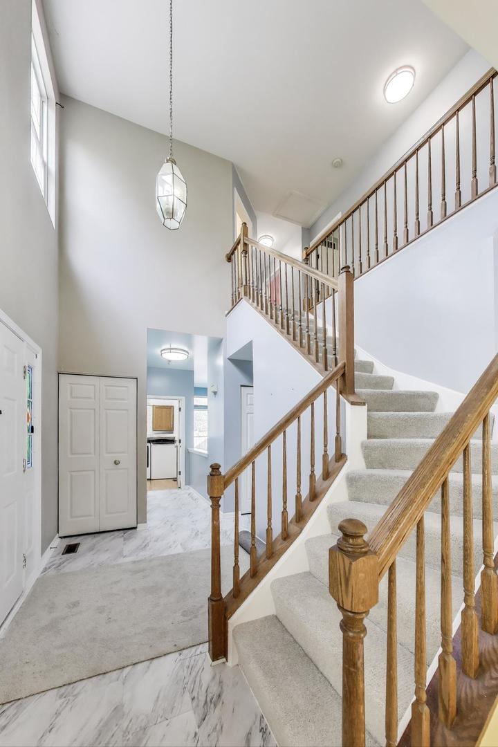 548 West Sweet Clover Road Round Lake, IL 60073 - Photo 3 of 48 Gallery Image 3