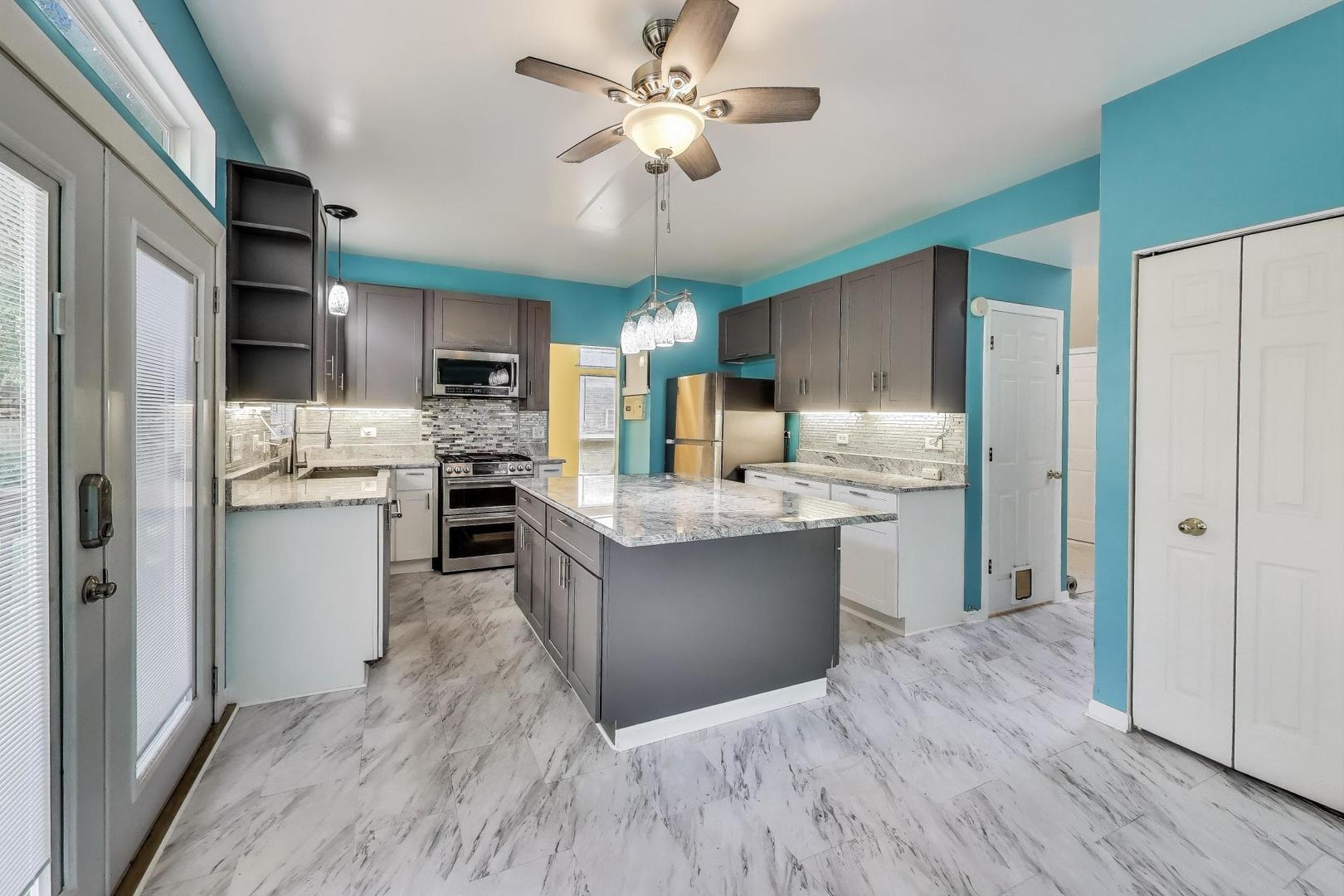 548 West Sweet Clover Road Round Lake, IL 60073 - Photo 6 of 48 Gallery Image 6