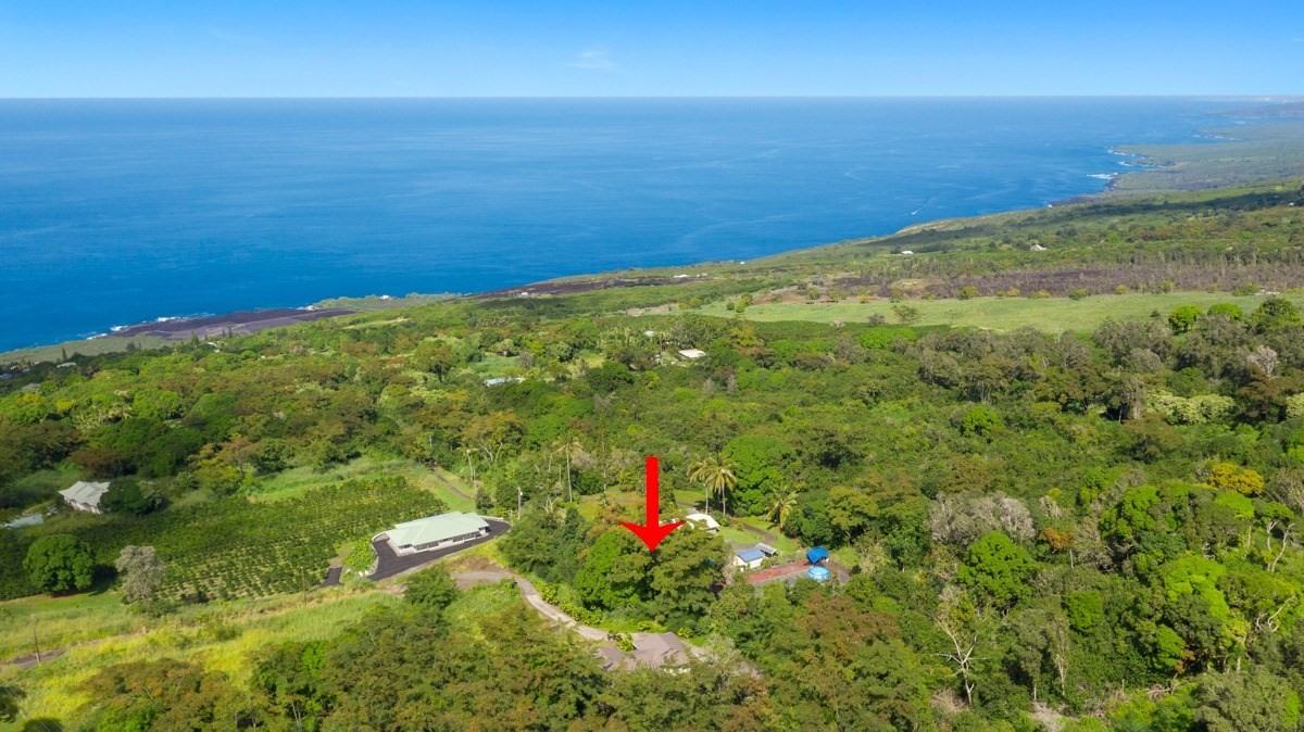 87-410 Kaohe Mauka Road Captain Cook, HI 96704 - Photo 24 of 29 a view of an ocean and a yard