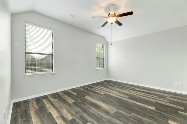 a view of empty room with ceiling fan