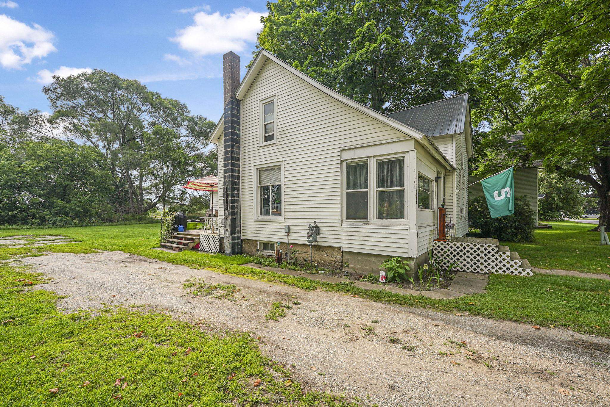 1583 State Street Grawn, MI 49637 - Photo 3 of 35