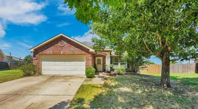 $2,400 | 700 White Fields Way, Arlington, TX 76002