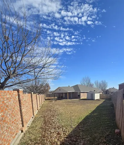 $2,400 | 700 White Fields Way, Arlington, TX 76002