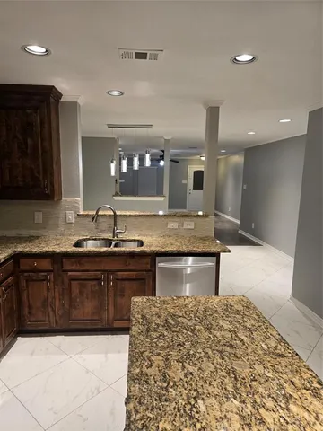 $2,400 | 700 White Fields Way, Arlington, TX 76002