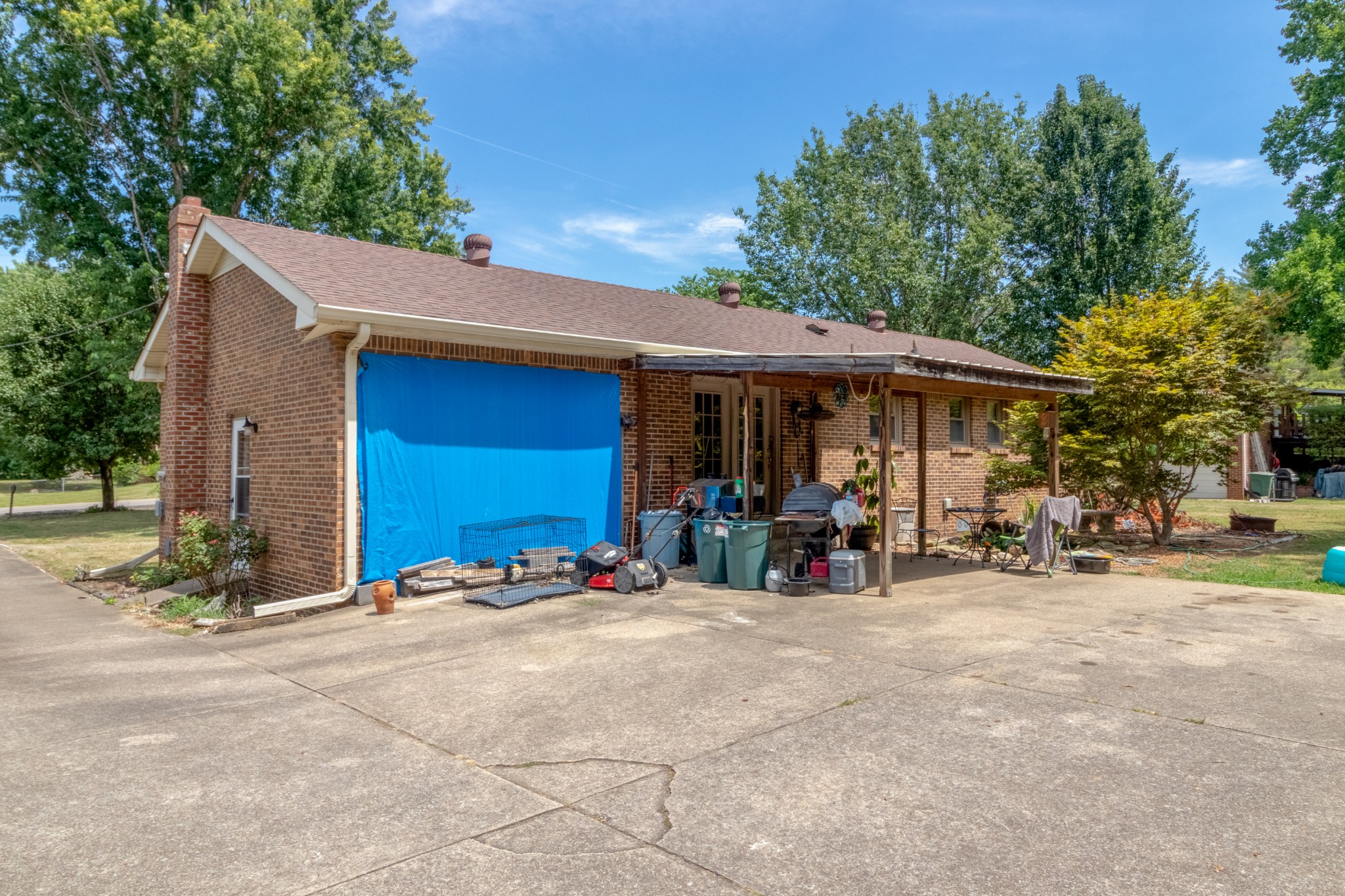571 Bryan Road Clarksville, TN 37043 - Photo 5 of 7 a view of a house with backyard and sitting area