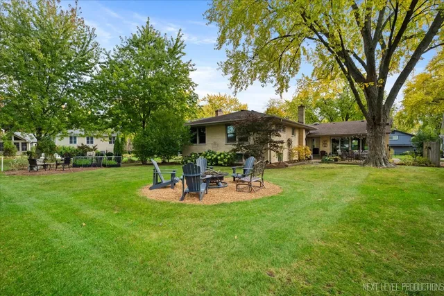 $1,025,000 | 609 Bowling Green Court, Naperville, IL 60563