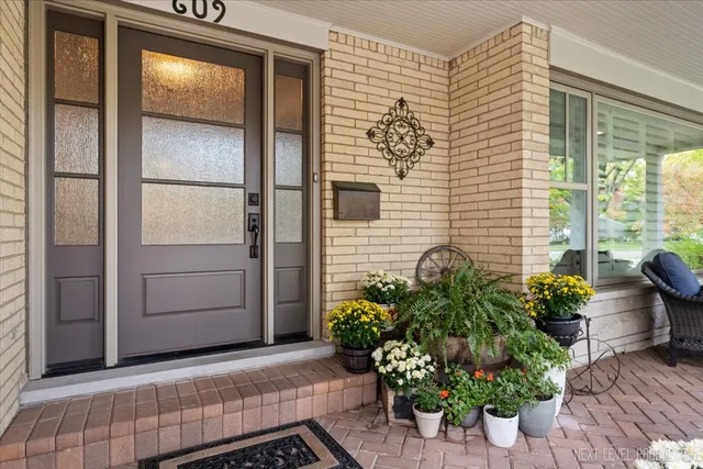 $1,025,000 | 609 Bowling Green Court, Naperville, IL 60563