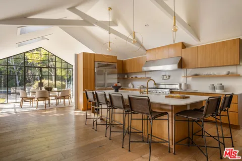 $9,998,000 | 13627 Sunset Boulevard, Pacific Palisades, CA 90272