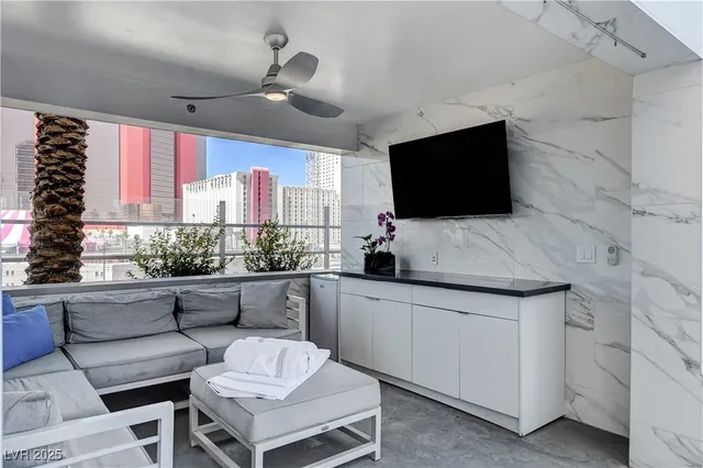 $2,700 | 2700 South Las Vegas Boulevard, Unit 1907, Las Vegas, NV 89109