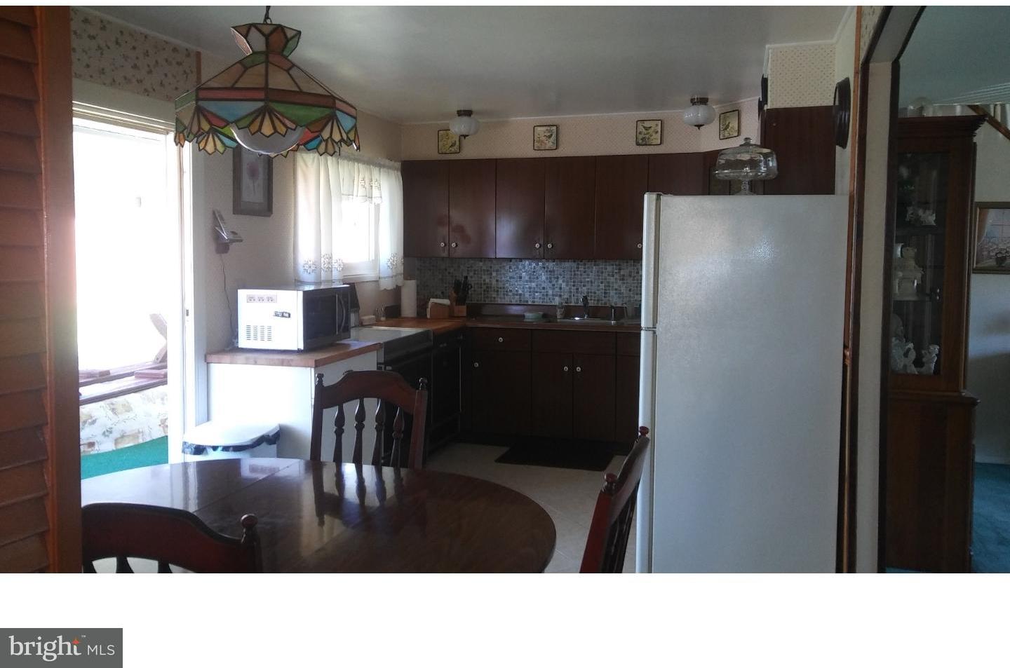 23 Hemlock Road Levittown, PA 19056 - Photo 3 of 17 Kitchen