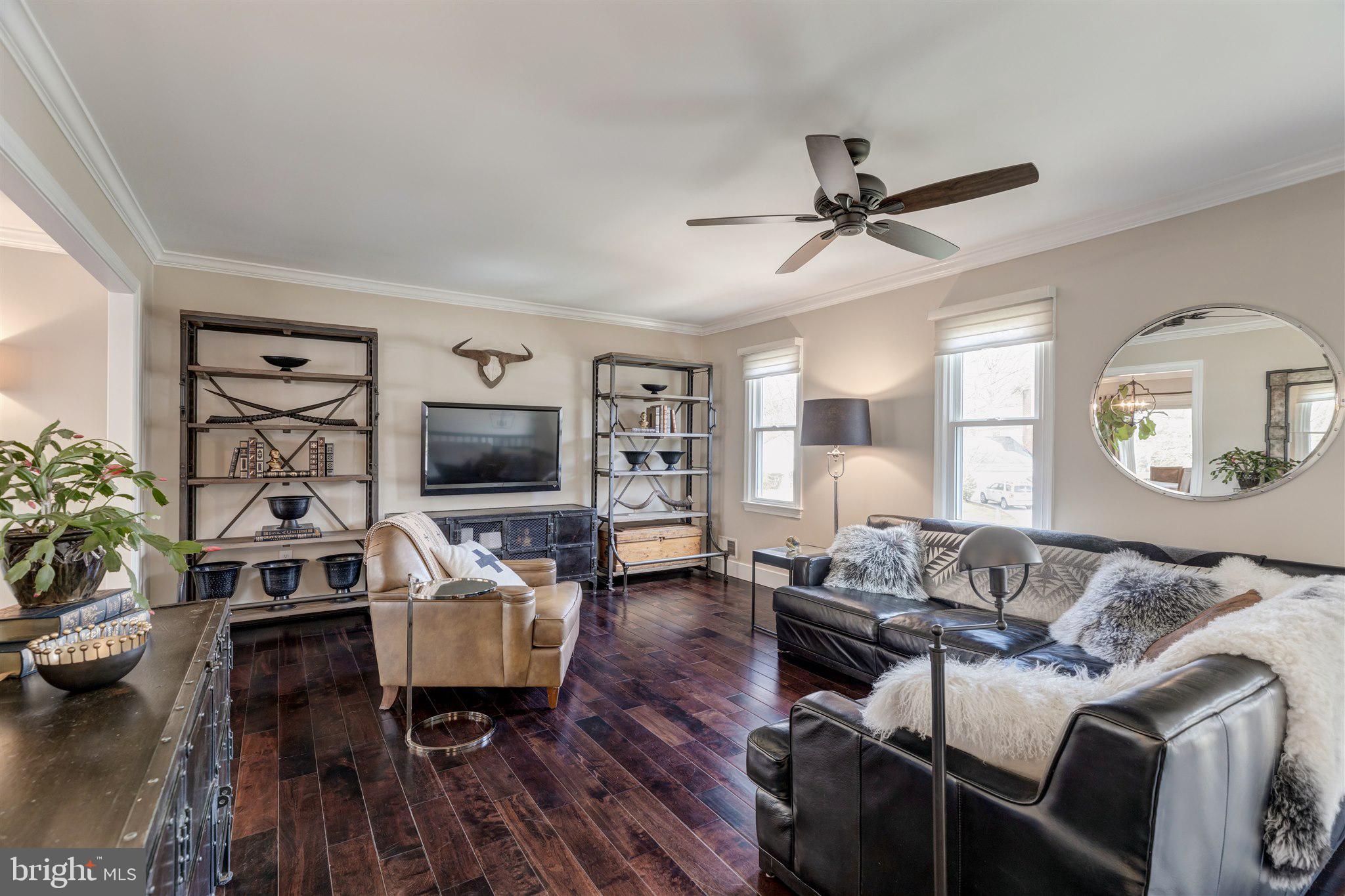 7770 Turlock Road Springfield, VA 22153 - Photo 5 of 53 Living Room