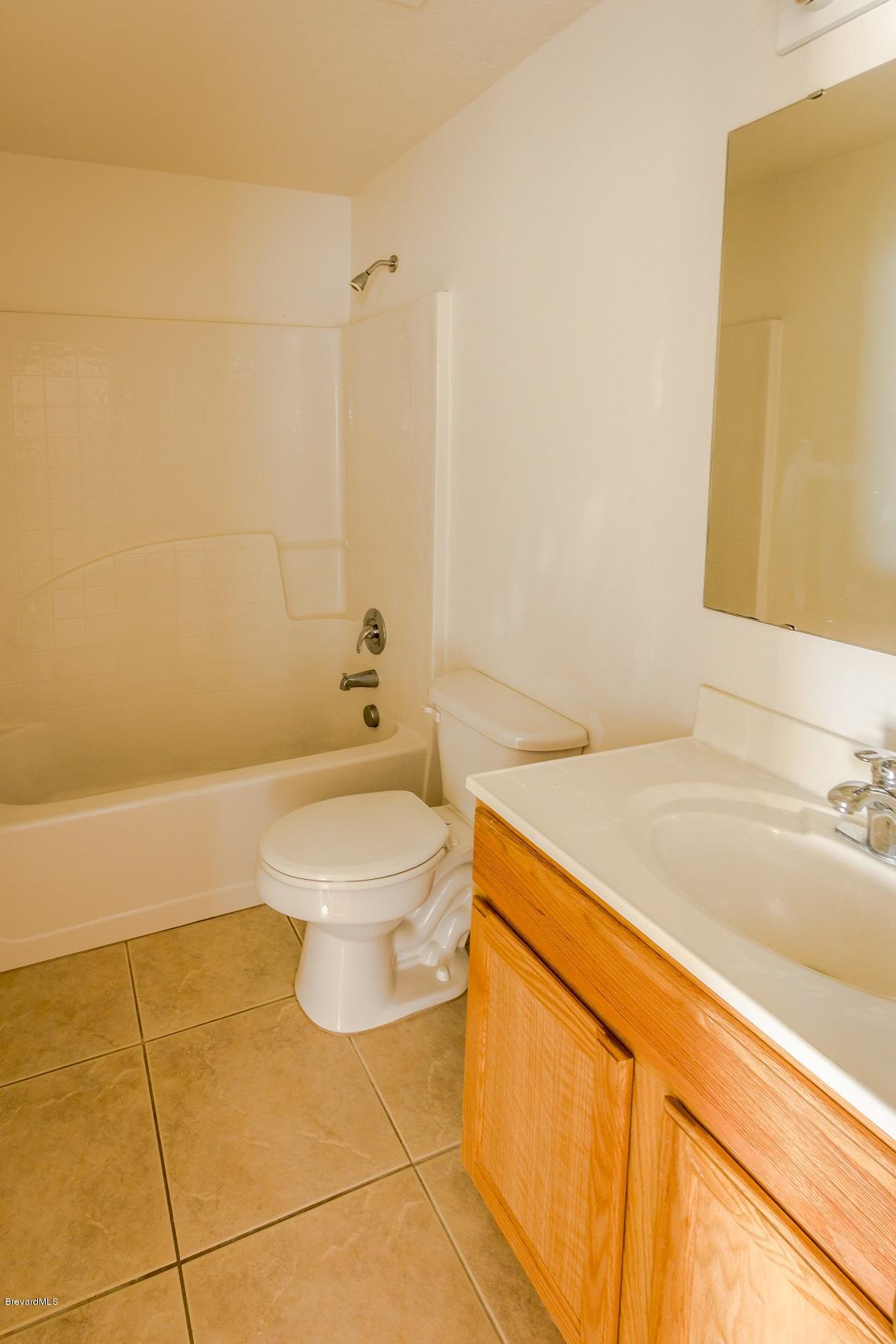 4785 Elena Way Melbourne, FL 32934 - Photo 14 of 19 Upstairs Main Bath