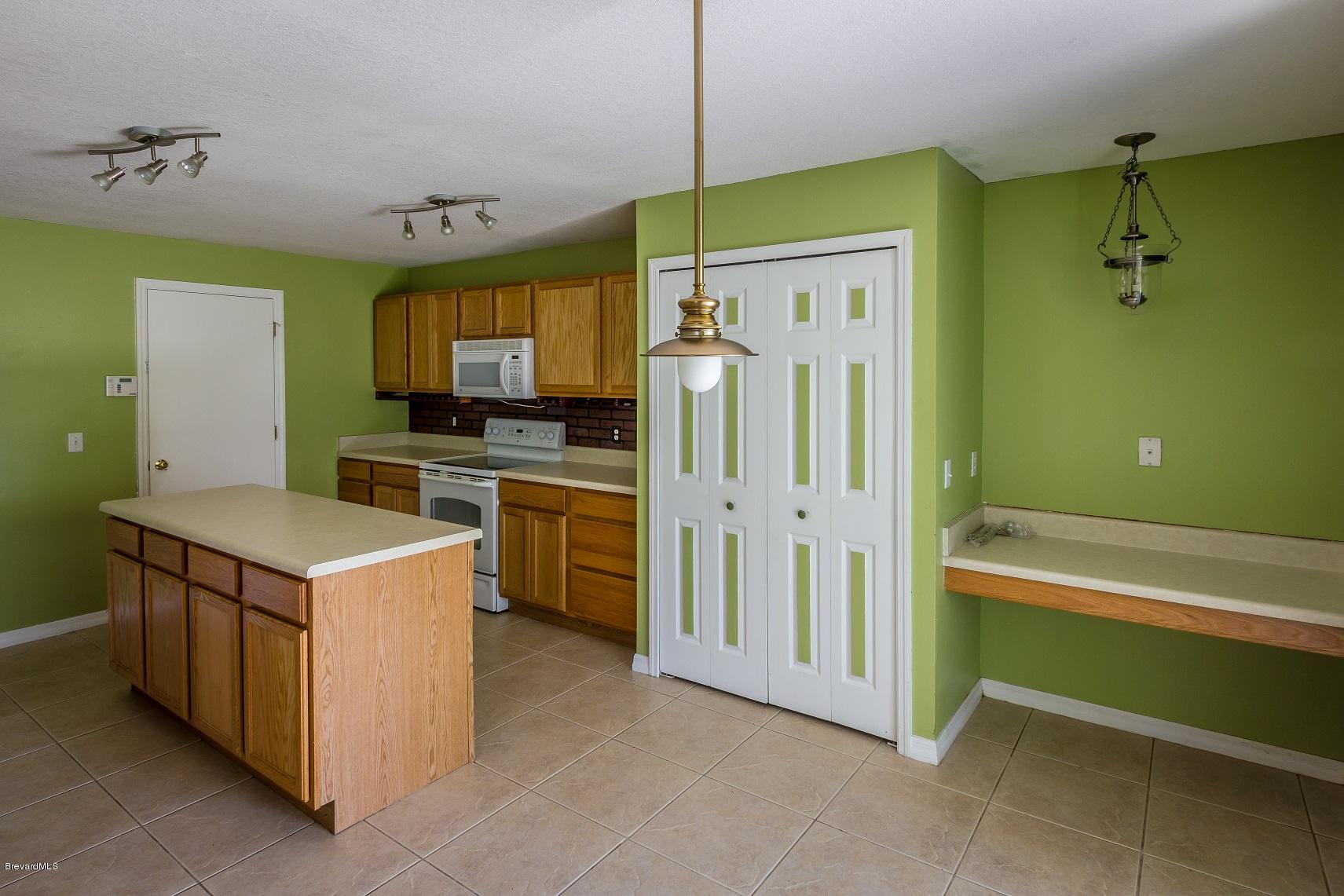 4785 Elena Way Melbourne, FL 32934 - Photo 5 of 19 Kitchen