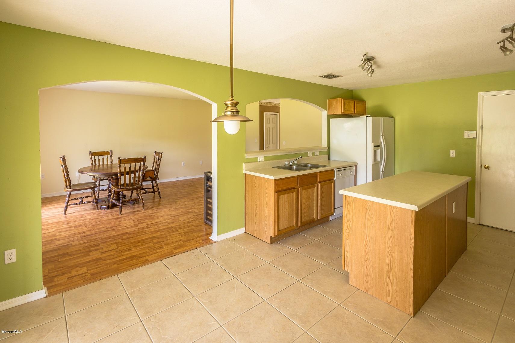 4785 Elena Way Melbourne, FL 32934 - Photo 6 of 19 Eat in kitchen