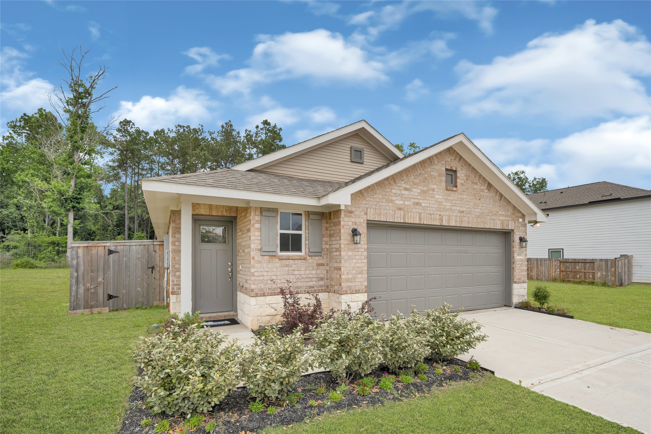 9233 Boulder Boulevard Conroe, TX 77303 - Photo 3 of 27