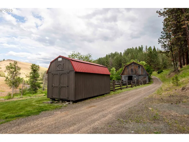 $1,499,000 | 61702 Middle Fork Lane, Long Creek, OR 97856