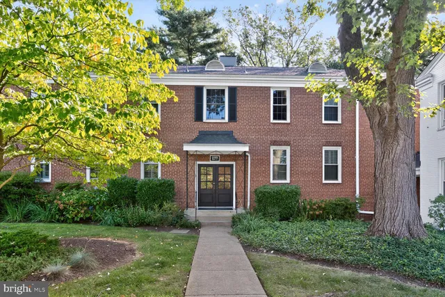 $325,000 | 627 Azalea Drive, Unit 1, Rockville, MD 20850