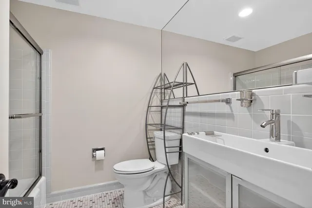 $325,000 | 627 Azalea Drive, Unit 1, Rockville, MD 20850