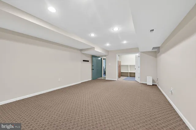 $325,000 | 627 Azalea Drive, Unit 1, Rockville, MD 20850