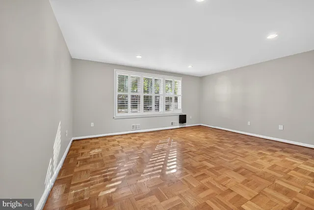 $325,000 | 627 Azalea Drive, Unit 1, Rockville, MD 20850