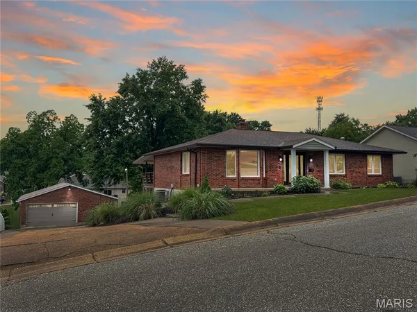 $300,000 | 1222 West 9th Street, Washington, MO 63090