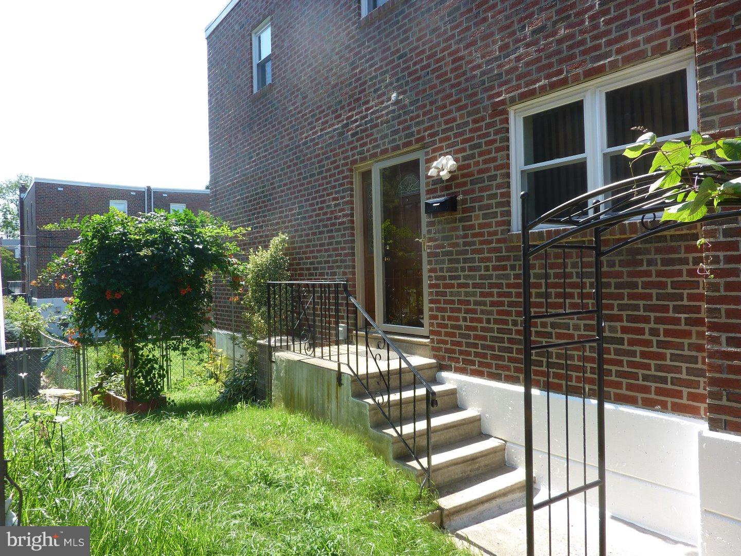10911 Lockart Road Philadelphia, PA 19116 - Photo 1 of 5 Gallery Image 1