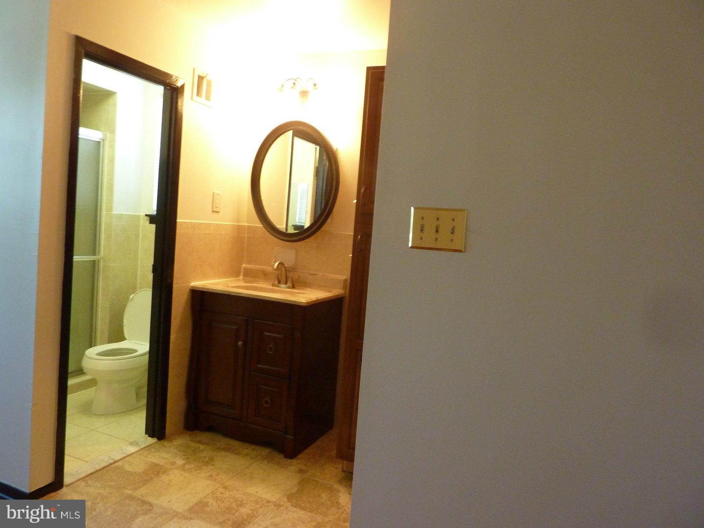 10911 Lockart Road Philadelphia, PA 19116 - Photo 4 of 5 Gallery Image 4