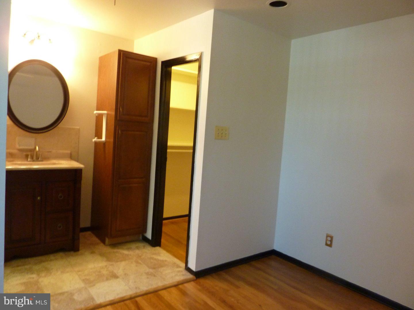 10911 Lockart Road Philadelphia, PA 19116 - Photo 5 of 5 Gallery Image 5