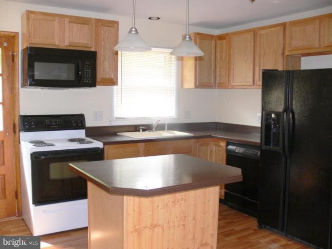 13628 Royal Road Hagerstown, MD 21742 - Photo 7 of 13 Kitchen