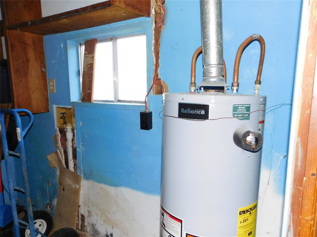 104 North Pecan Avenue Hubbard, TX 76648 - Photo 18 of 21 a bathroom with a sink and mirror