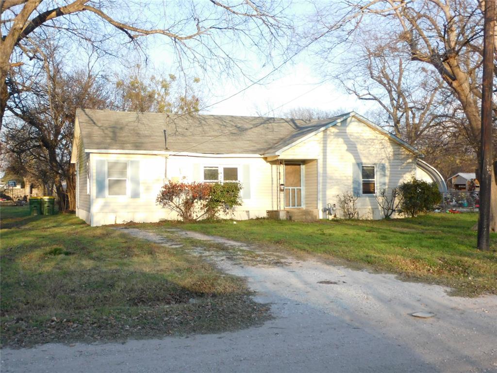 104 North Pecan Avenue Hubbard, TX 76648 - Photo 2 of 21 a view of a house with a yard