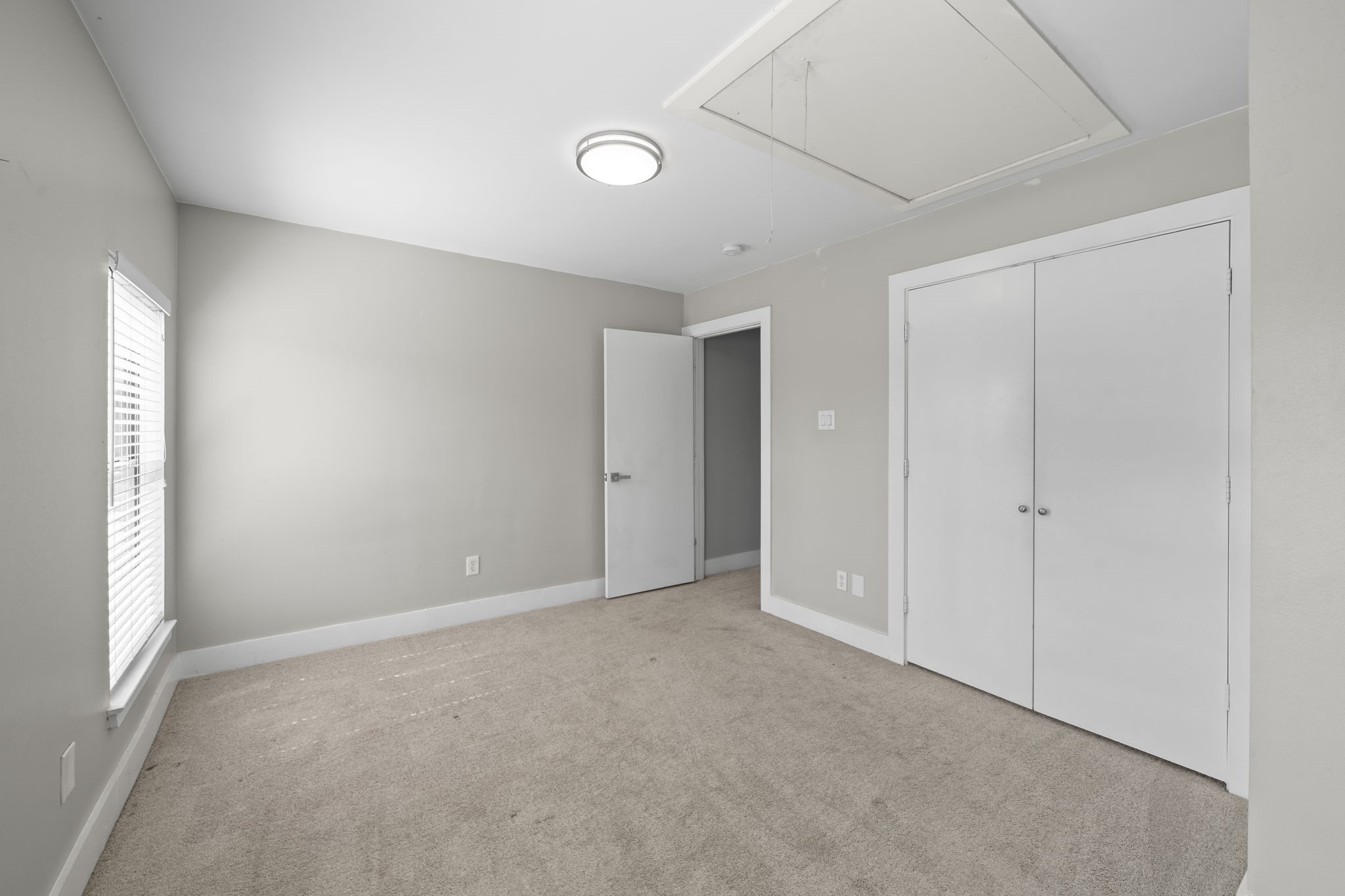 2154 Arabelle Street Houston, TX 77007 - Photo 32 of 45 Bedroom - Located on the third floor (Not primary)
