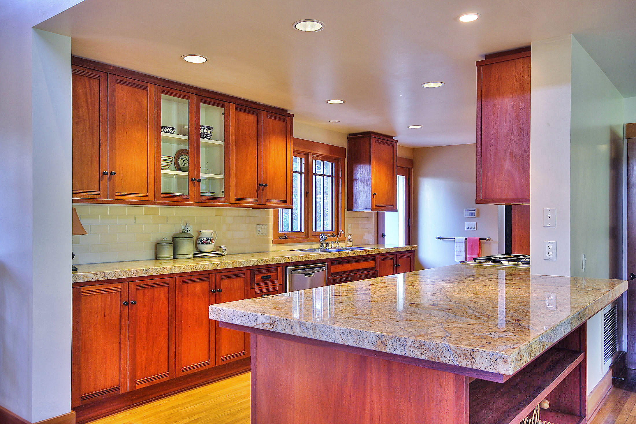 1836 Hillcrest Road Santa Barbara, CA 93103 - Photo 11 of 35 Breakfast bar