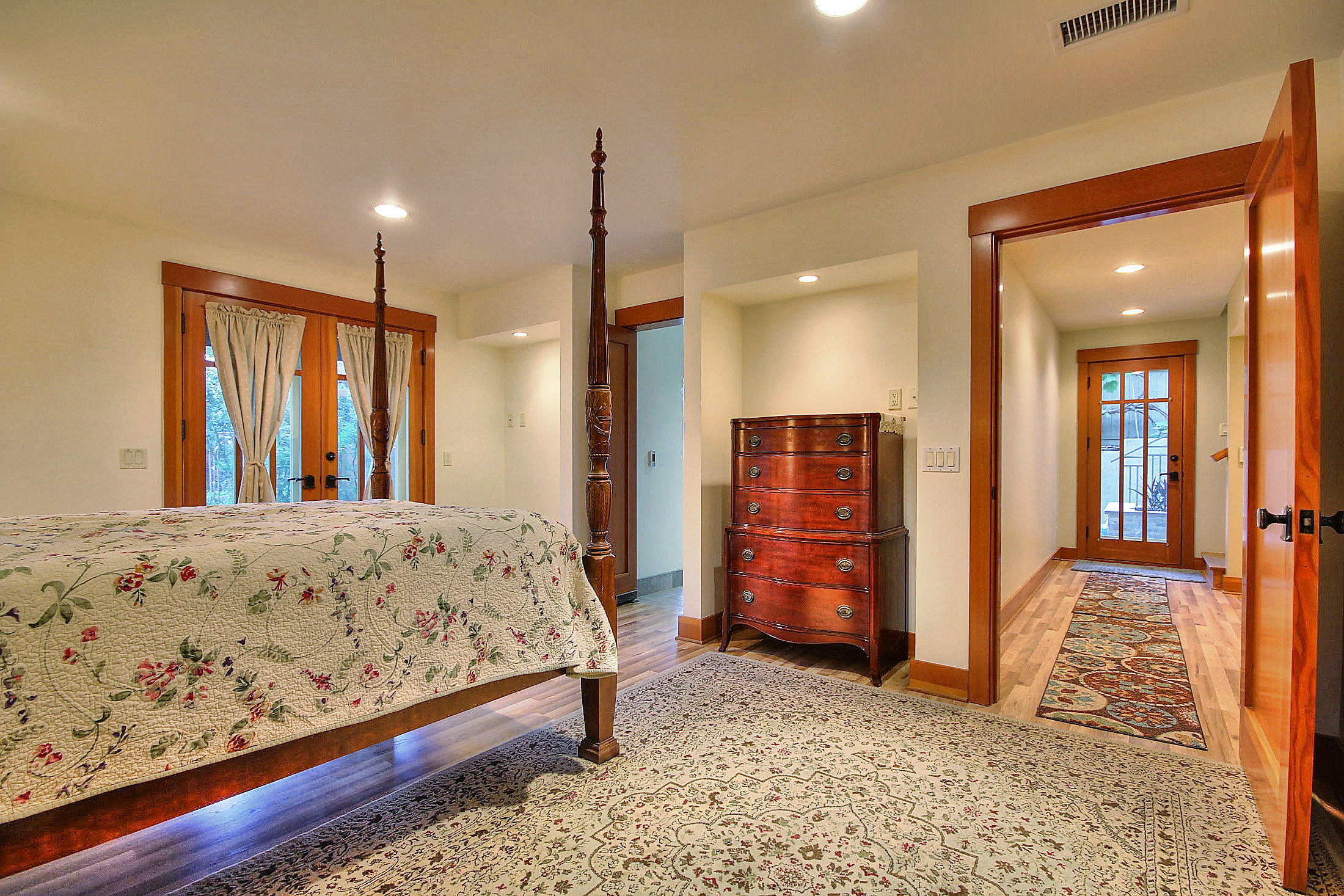 1836 Hillcrest Road Santa Barbara, CA 93103 - Photo 17 of 35 Master entry