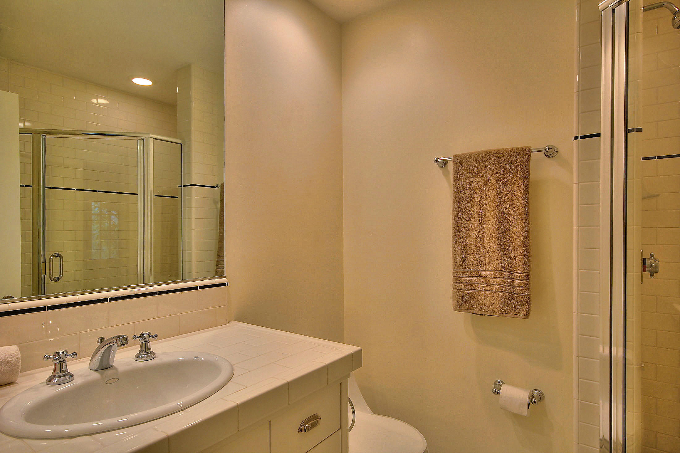 1836 Hillcrest Road Santa Barbara, CA 93103 - Photo 27 of 35 Hall bath