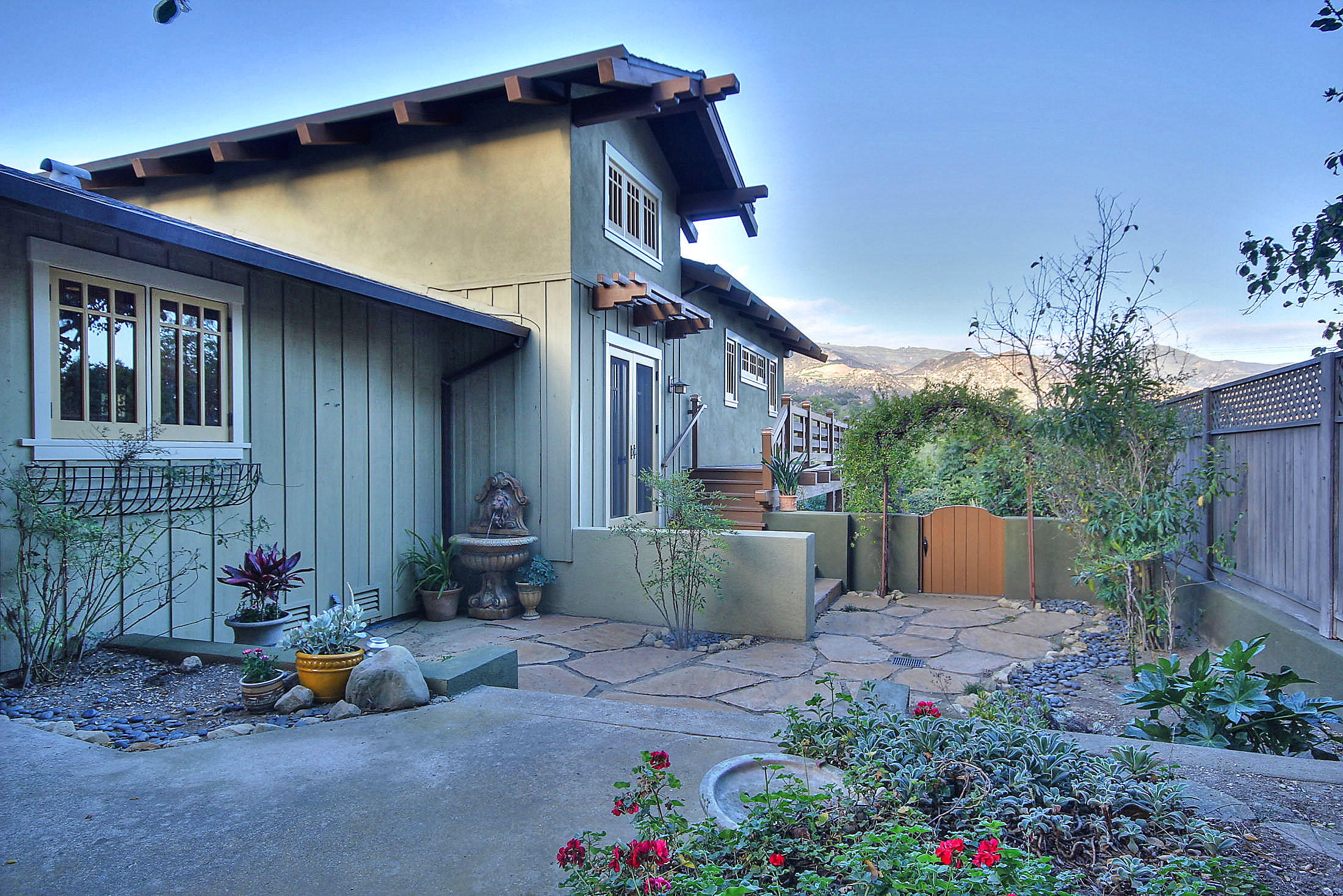 1836 Hillcrest Road Santa Barbara, CA 93103 - Photo 29 of 35 Side patio