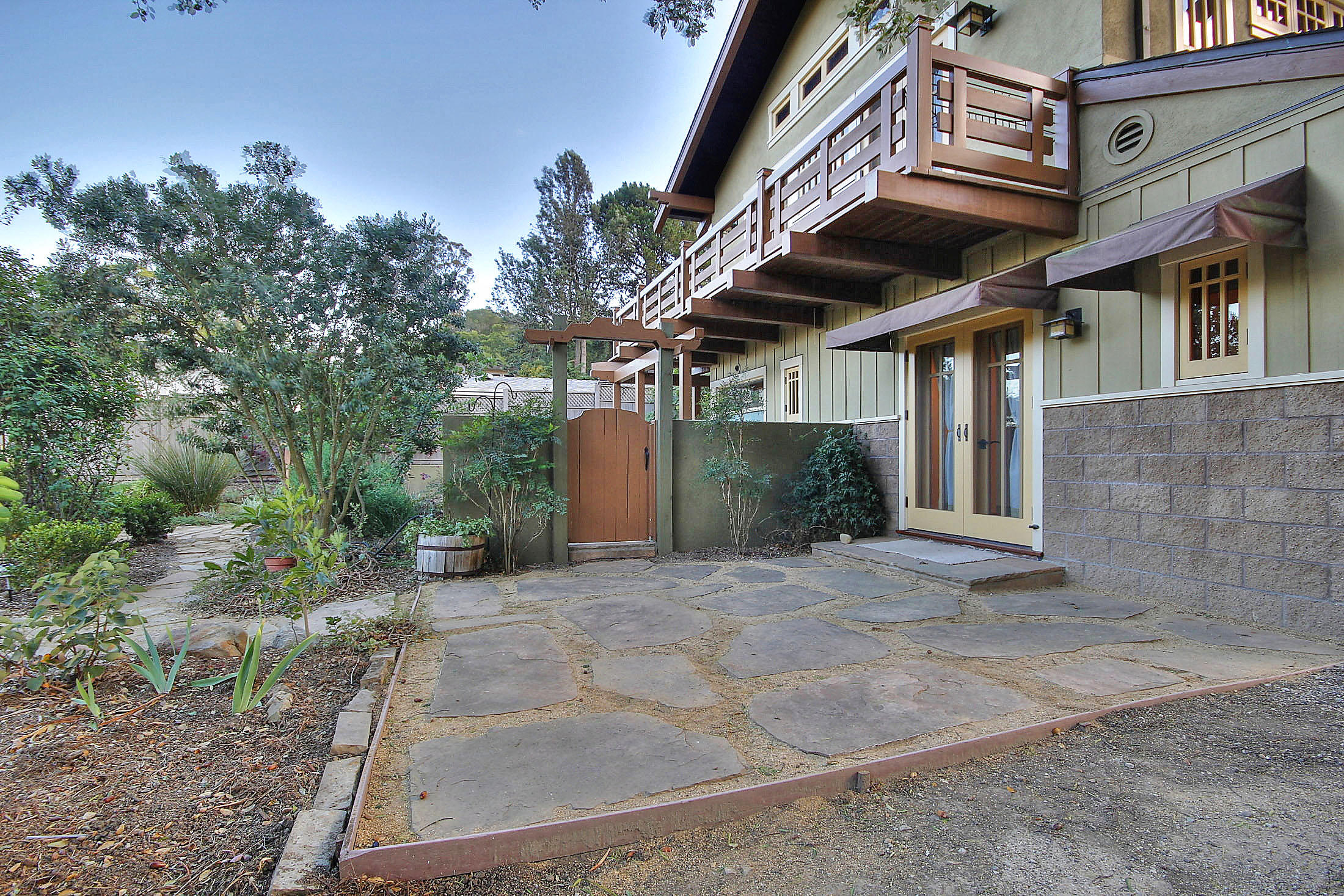 1836 Hillcrest Road Santa Barbara, CA 93103 - Photo 30 of 35 Master patio