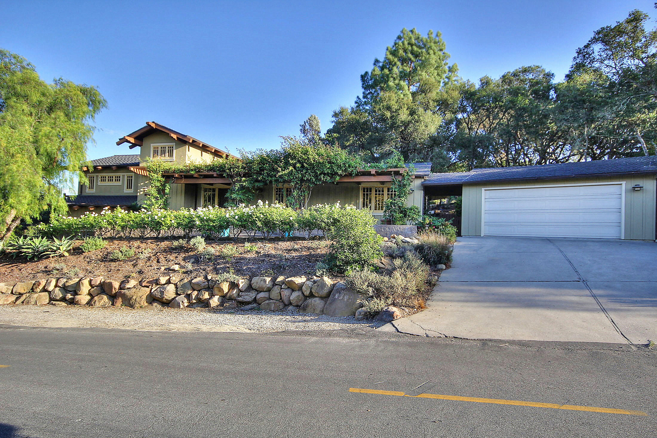 1836 Hillcrest Road Santa Barbara, CA 93103 - Photo 35 of 35 Garage