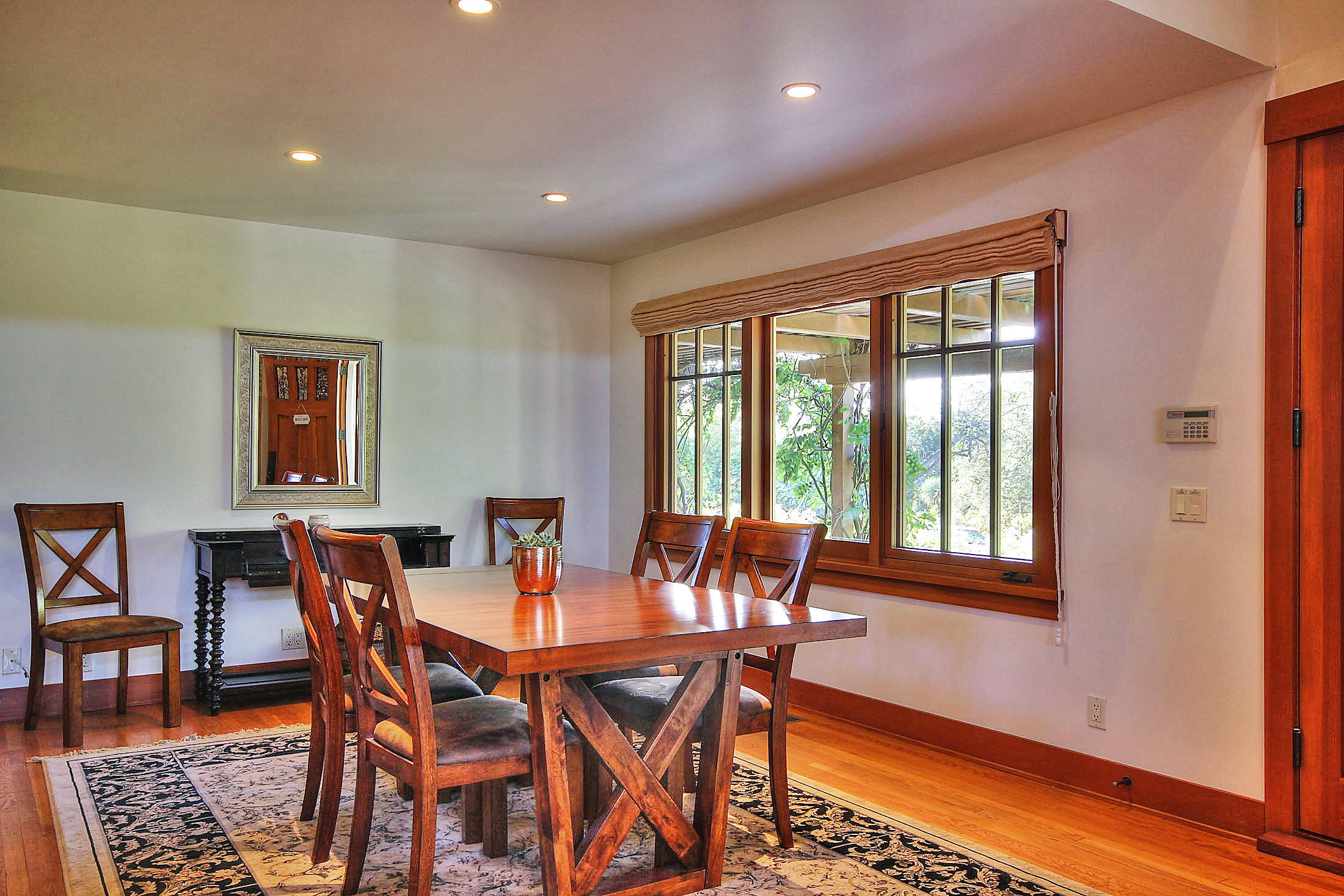 1836 Hillcrest Road Santa Barbara, CA 93103 - Photo 9 of 35 Dining