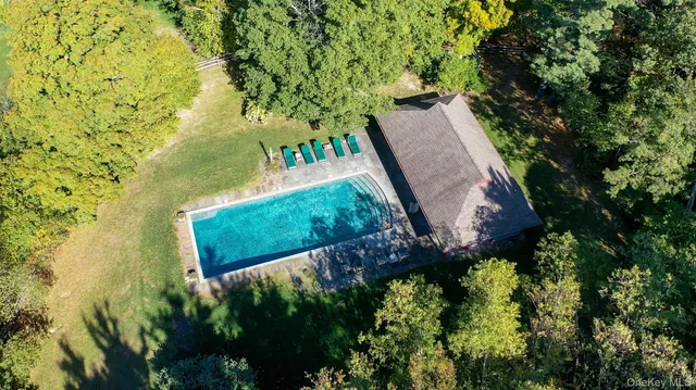 an aerial view of a yard