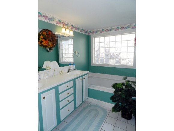 52 Hampton Meadows, Unit 52 Hampton, NH 03842 - Photo 14 of 32