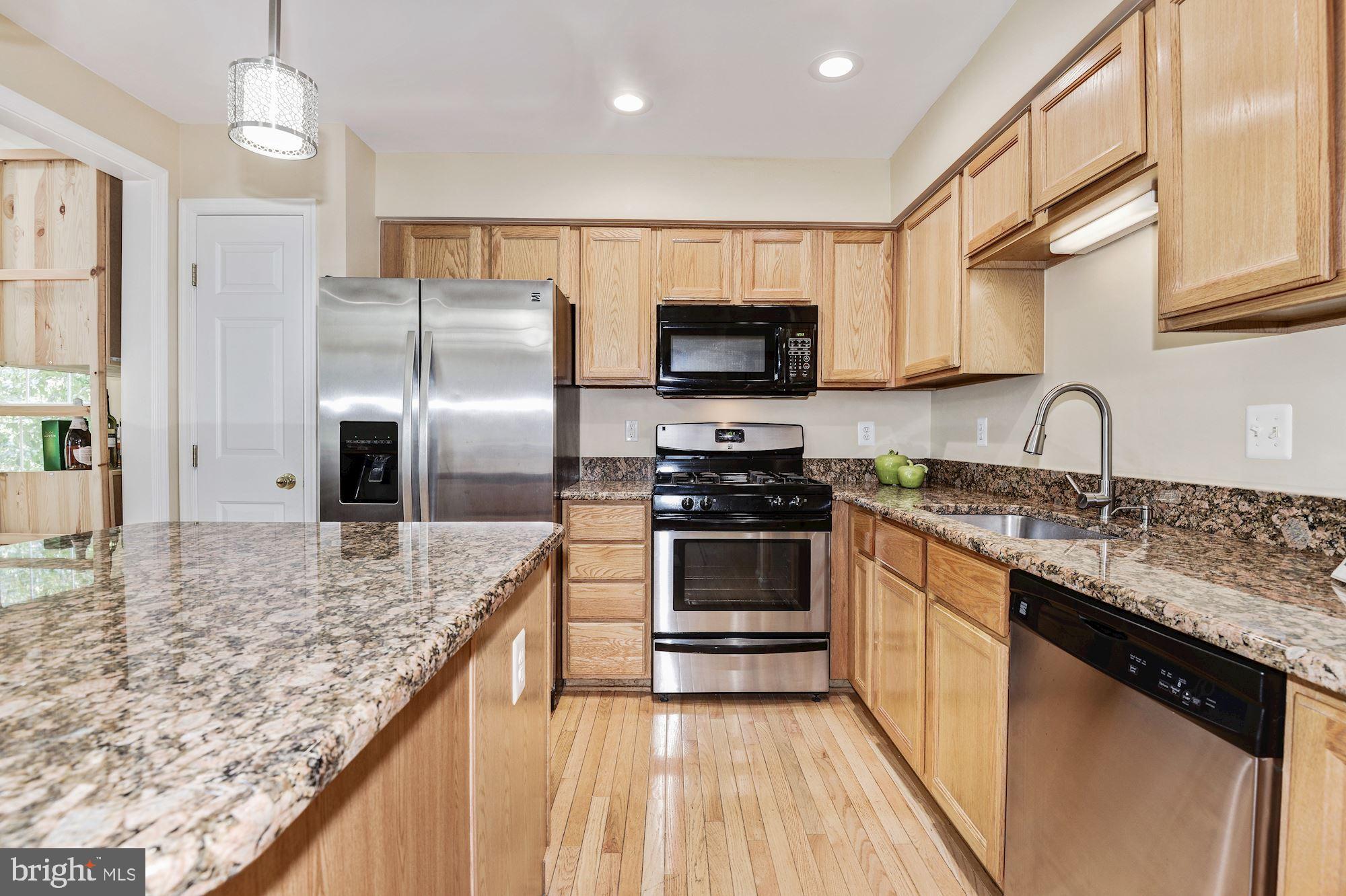 23017 Potomac Hill Square Sterling, VA 20166 - Photo 11 of 32 Kitchen