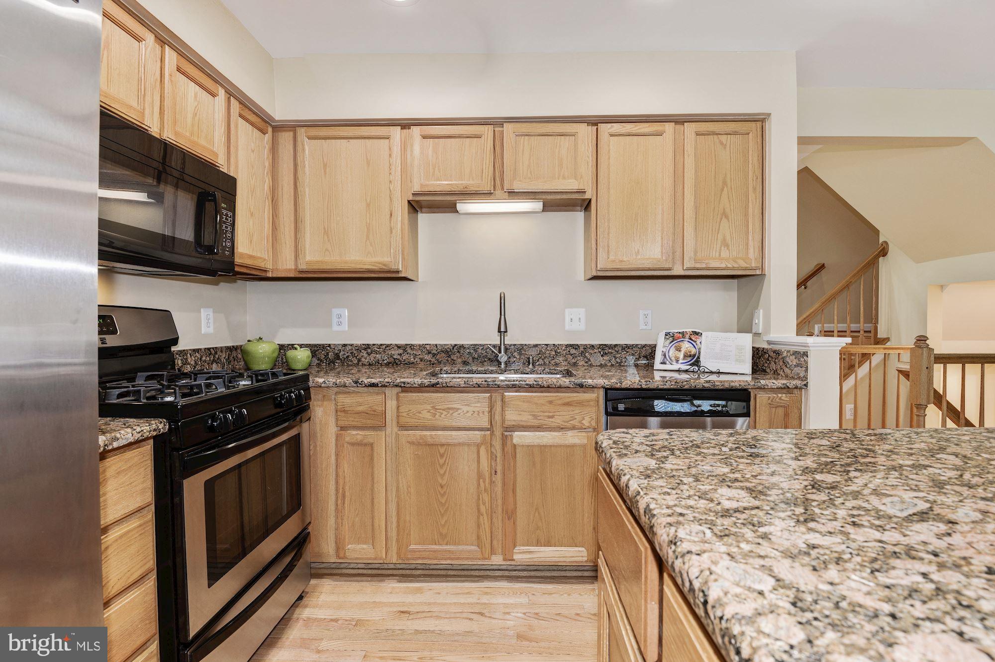 23017 Potomac Hill Square Sterling, VA 20166 - Photo 13 of 32 Kitchen