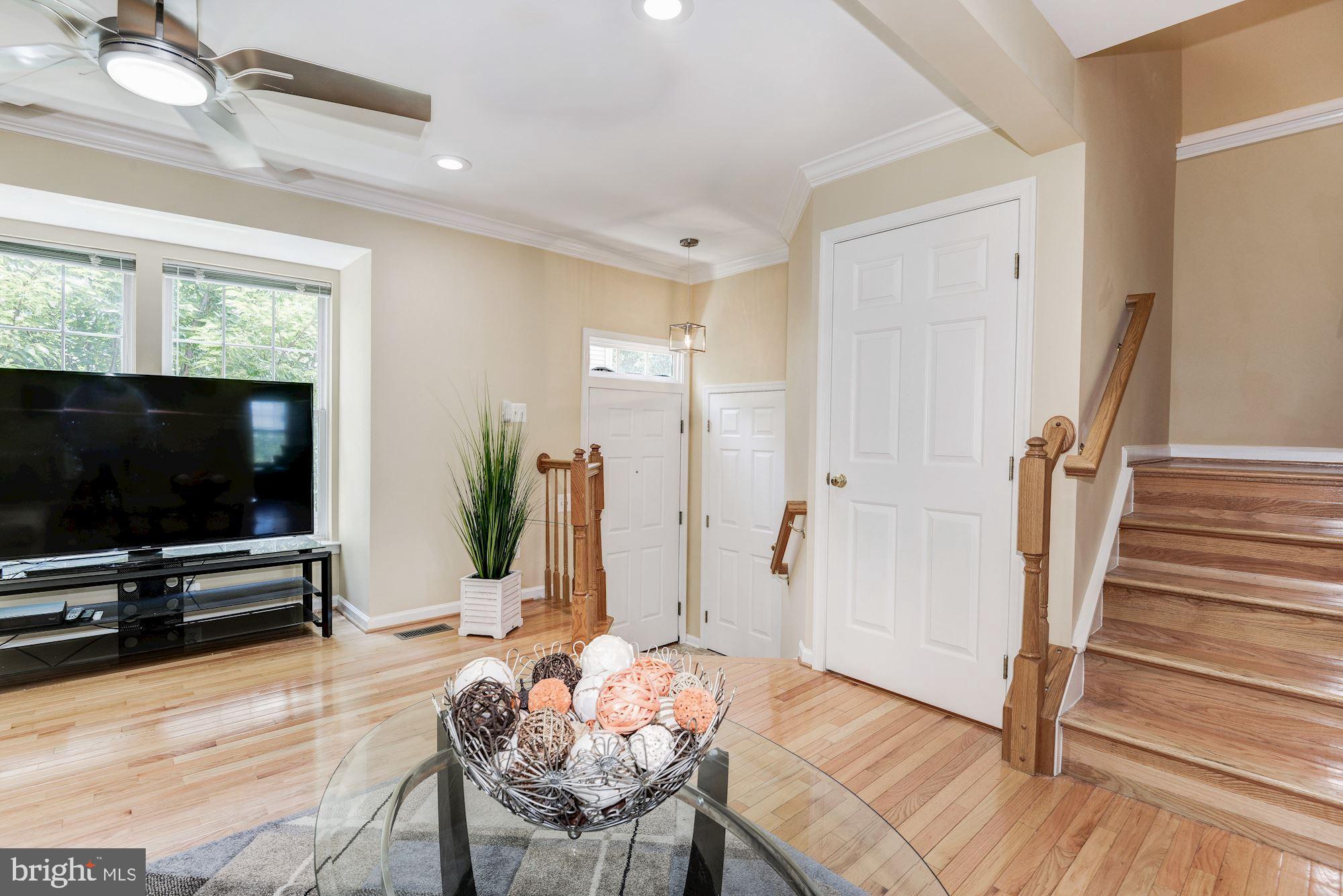 23017 Potomac Hill Square Sterling, VA 20166 - Photo 4 of 32 Entry