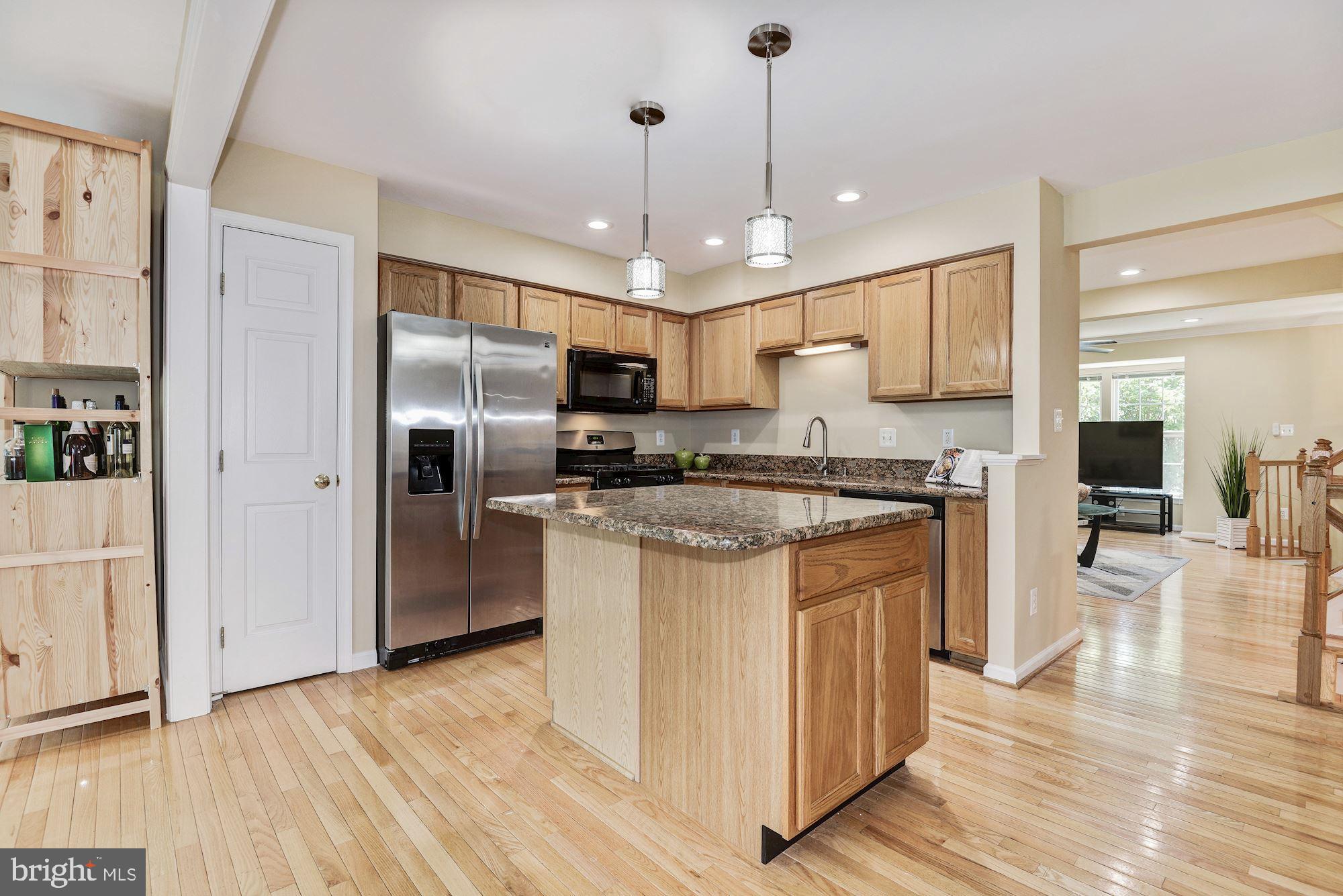 23017 Potomac Hill Square Sterling, VA 20166 - Photo 10 of 32 Kitchen