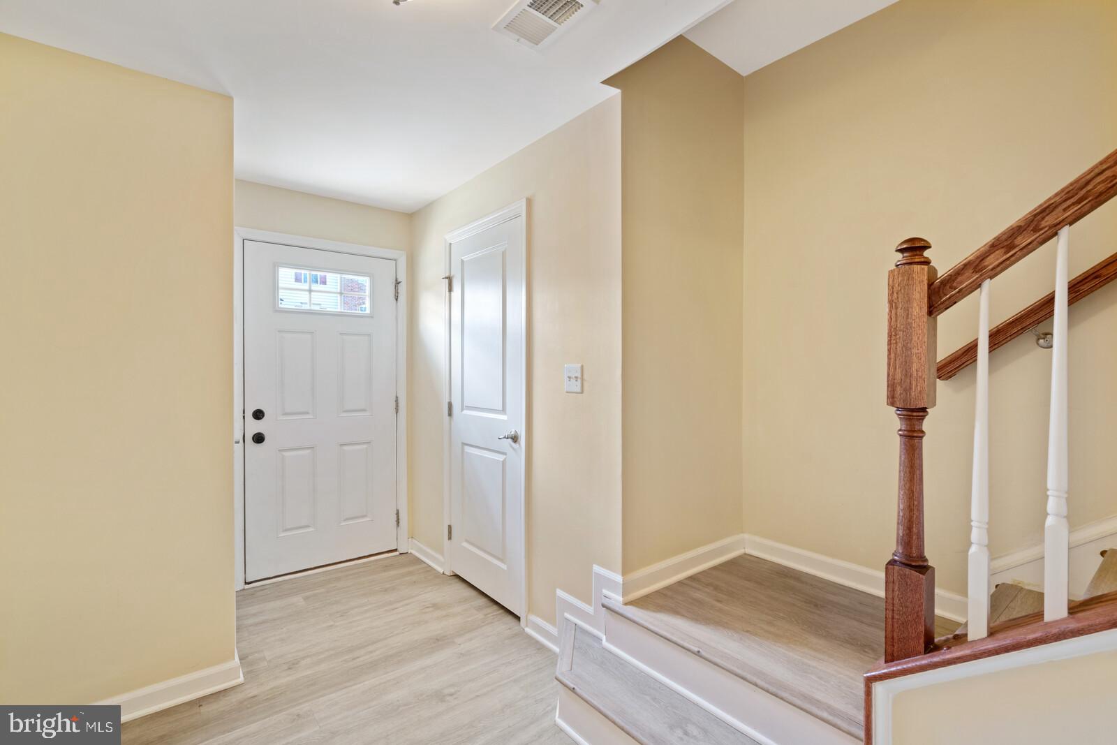 200 Brenton Road Fredericksburg, VA 22405 - Photo 3 of 33 Main Lvl Foyer with 2 closets at entry