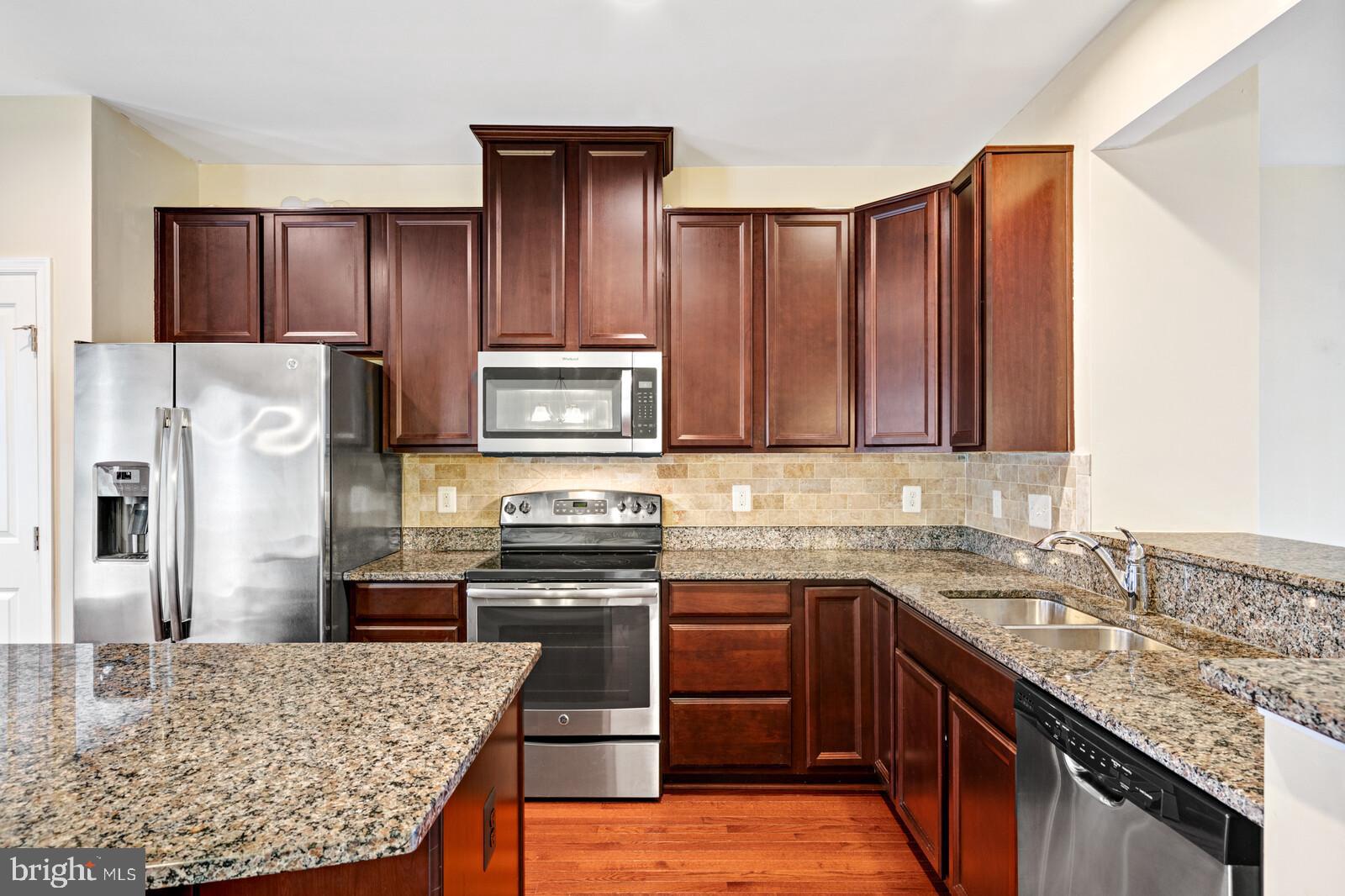 200 Brenton Road Fredericksburg, VA 22405 - Photo 10 of 33 Granite Counters, Stainless Steel Appls